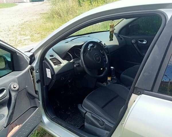 Серый Рено Меган, объемом двигателя 1.6 л и пробегом 277 тыс. км за 4600 $, фото 3 на Automoto.ua