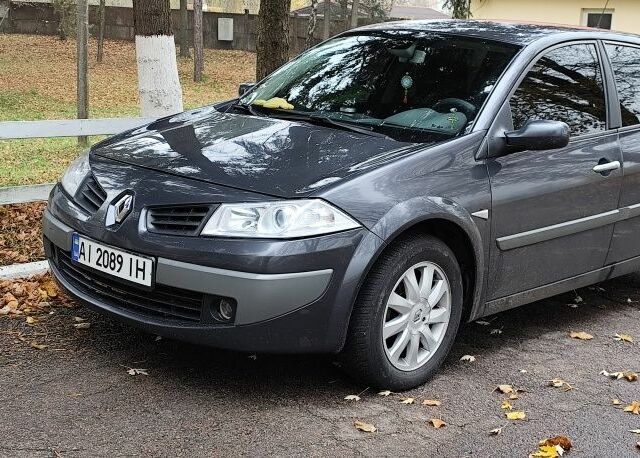 Серый Рено Меган, объемом двигателя 0 л и пробегом 280 тыс. км за 5000 $, фото 6 на Automoto.ua