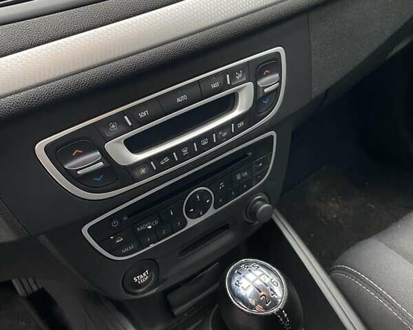 Сірий Рено Меган, об'ємом двигуна 1.6 л та пробігом 203 тис. км за 7450 $, фото 17 на Automoto.ua