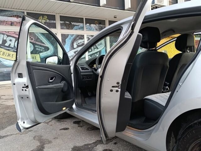 Сірий Рено Меган, об'ємом двигуна 1.6 л та пробігом 176 тис. км за 6700 $, фото 2 на Automoto.ua