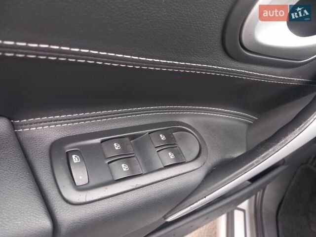 Серый Рено Меган, объемом двигателя 1.6 л и пробегом 224 тыс. км за 5200 $, фото 13 на Automoto.ua