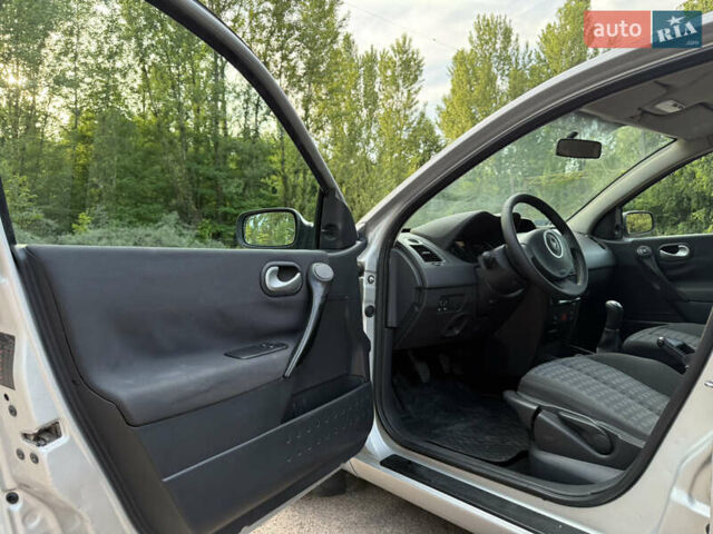Сірий Рено Меган, об'ємом двигуна 1.5 л та пробігом 243 тис. км за 4345 $, фото 9 на Automoto.ua