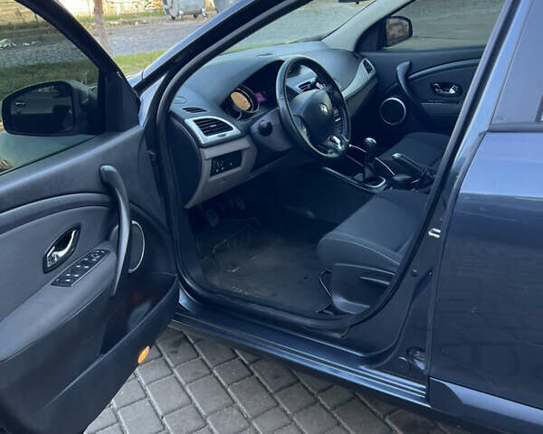 Рено Меган 2008 в Владимир-Волынский на Automoto.ua Серый Рено Меган, объемом двигателя 1.5 л и пробегом 248 тыс. км за 6100 $, фото 17 на Automoto.ua