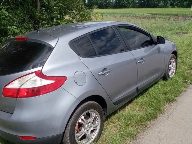 Серый Рено Меган, объемом двигателя 1.6 л и пробегом 206 тыс. км за 6500 $, фото 3 на Automoto.ua