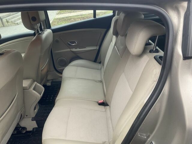 Сірий Рено Меган, об'ємом двигуна 1.5 л та пробігом 230 тис. км за 7000 $, фото 1 на Automoto.ua