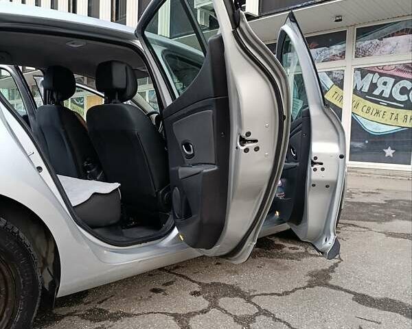 Серый Рено Меган, объемом двигателя 1.6 л и пробегом 176 тыс. км за 6700 $, фото 10 на Automoto.ua