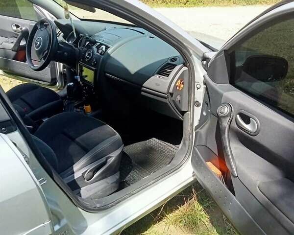 Серый Рено Меган, объемом двигателя 1.6 л и пробегом 277 тыс. км за 4600 $, фото 7 на Automoto.ua