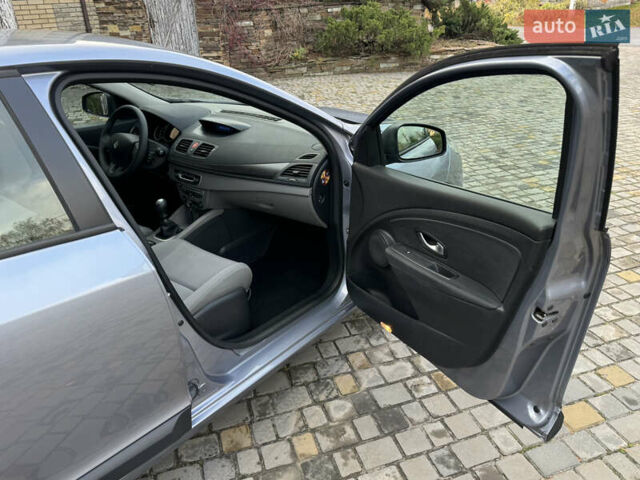Серый Рено Меган, объемом двигателя 1.6 л и пробегом 153 тыс. км за 7650 $, фото 32 на Automoto.ua