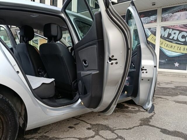 Сірий Рено Меган, об'ємом двигуна 1.6 л та пробігом 176 тис. км за 6700 $, фото 1 на Automoto.ua