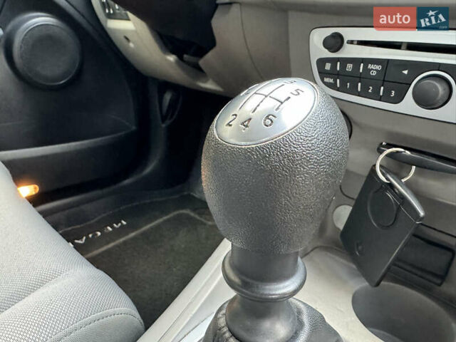 Серый Рено Меган, объемом двигателя 1.6 л и пробегом 153 тыс. км за 7650 $, фото 36 на Automoto.ua