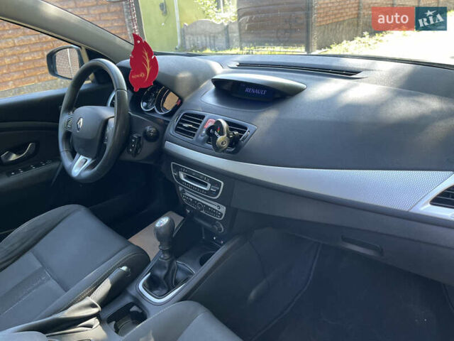Сірий Рено Меган, об'ємом двигуна 1.5 л та пробігом 270 тис. км за 5800 $, фото 114 на Automoto.ua
