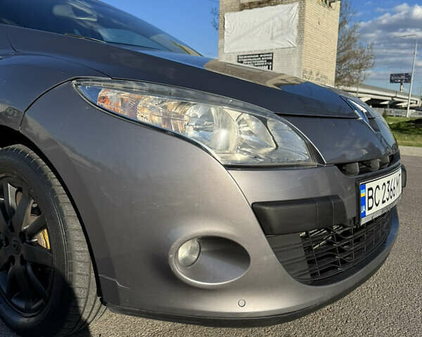 Серый Рено Меган, объемом двигателя 1.9 л и пробегом 238 тыс. км за 5400 $, фото 12 на Automoto.ua