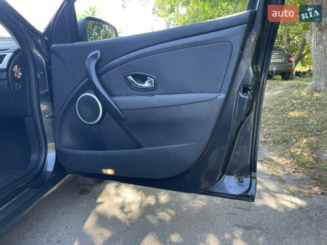 Сірий Рено Меган, об'ємом двигуна 1.5 л та пробігом 270 тис. км за 5800 $, фото 107 на Automoto.ua