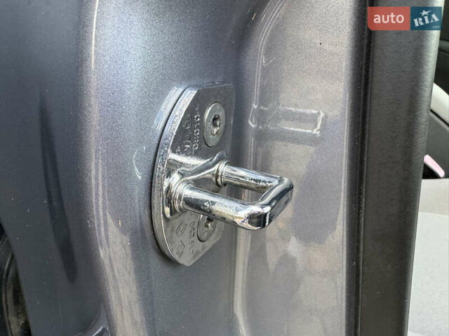 Серый Рено Меган, объемом двигателя 1.6 л и пробегом 153 тыс. км за 7650 $, фото 40 на Automoto.ua