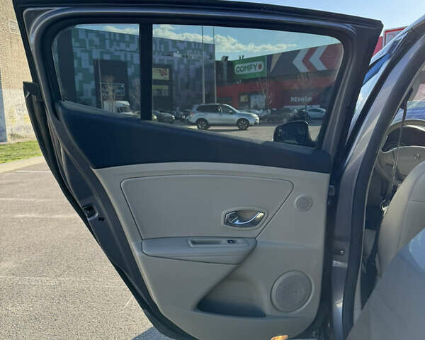 Серый Рено Меган, объемом двигателя 1.9 л и пробегом 238 тыс. км за 5400 $, фото 18 на Automoto.ua