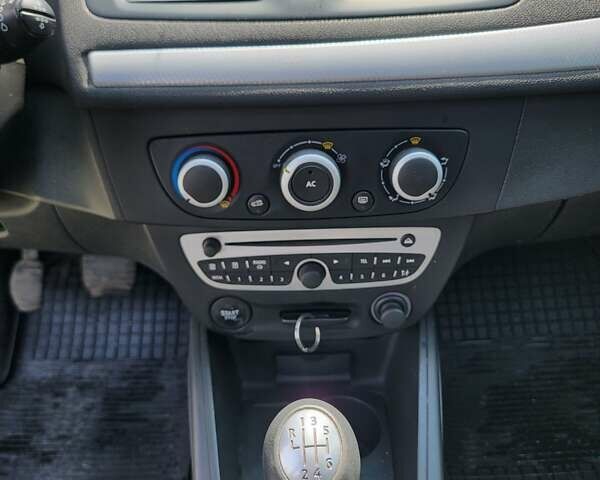 Сірий Рено Меган, об'ємом двигуна 1.6 л та пробігом 251 тис. км за 5850 $, фото 6 на Automoto.ua