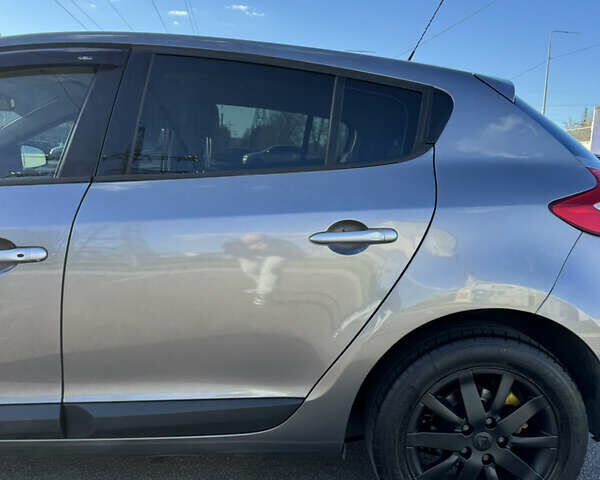 Серый Рено Меган, объемом двигателя 1.9 л и пробегом 238 тыс. км за 5400 $, фото 2 на Automoto.ua