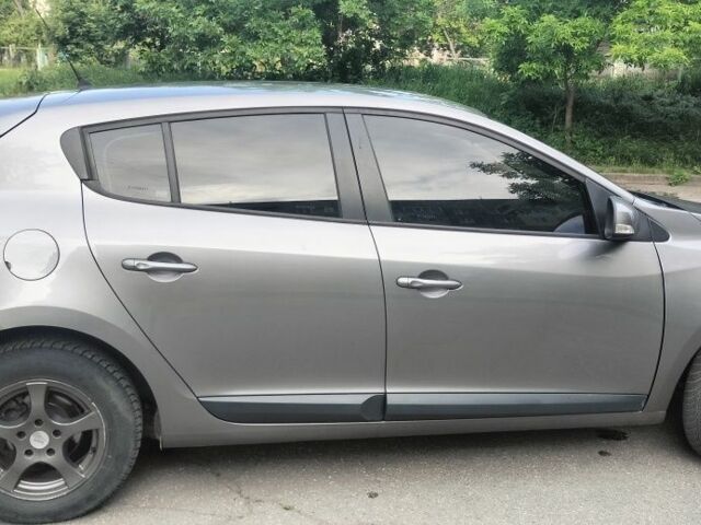 Серый Рено Меган, объемом двигателя 1.5 л и пробегом 350 тыс. км за 5700 $, фото 3 на Automoto.ua