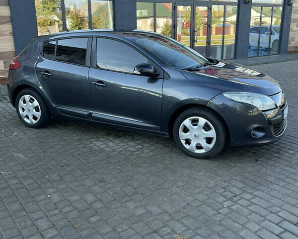 Рено Меган 2008 в Владимир-Волынский на Automoto.ua Серый Рено Меган, объемом двигателя 1.5 л и пробегом 248 тыс. км за 6100 $, фото 3 на Automoto.ua