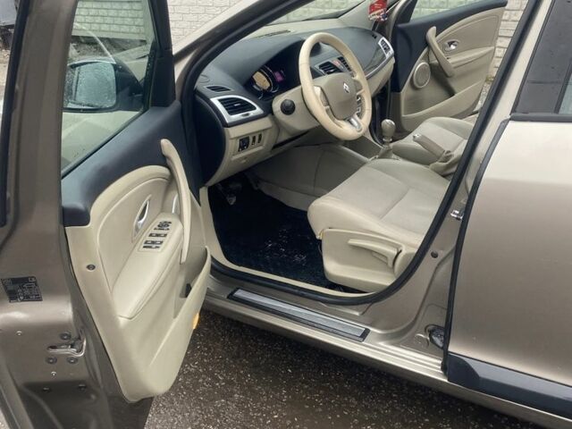 Сірий Рено Меган, об'ємом двигуна 1.5 л та пробігом 230 тис. км за 7000 $, фото 10 на Automoto.ua