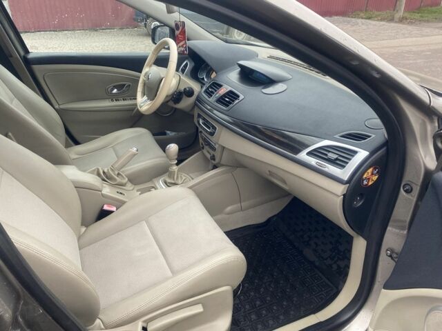 Сірий Рено Меган, об'ємом двигуна 1.5 л та пробігом 230 тис. км за 7000 $, фото 5 на Automoto.ua