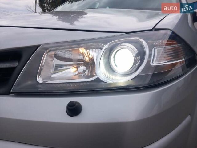 Серый Рено Меган, объемом двигателя 1.6 л и пробегом 224 тыс. км за 5200 $, фото 5 на Automoto.ua