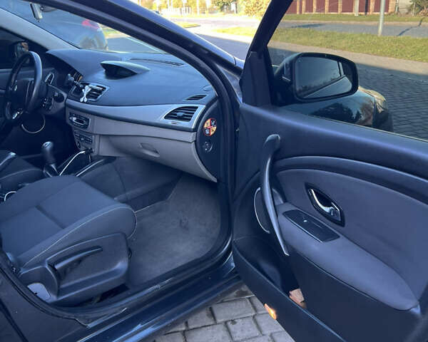 Рено Меган 2008 в Владимир-Волынский на Automoto.ua Серый Рено Меган, объемом двигателя 1.5 л и пробегом 248 тыс. км за 6100 $, фото 22 на Automoto.ua