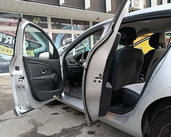 Серый Рено Меган, объемом двигателя 1.6 л и пробегом 176 тыс. км за 6700 $, фото 9 на Automoto.ua