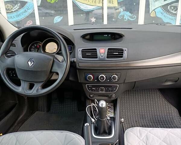 Серый Рено Меган, объемом двигателя 1.6 л и пробегом 176 тыс. км за 6700 $, фото 14 на Automoto.ua