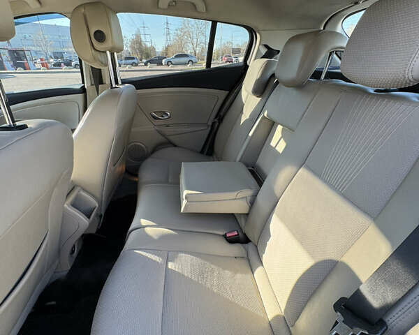 Серый Рено Меган, объемом двигателя 1.9 л и пробегом 238 тыс. км за 5400 $, фото 14 на Automoto.ua