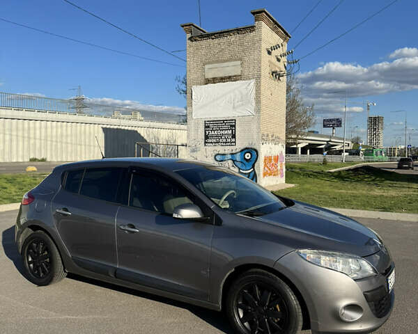 Серый Рено Меган, объемом двигателя 1.9 л и пробегом 238 тыс. км за 5400 $, фото 26 на Automoto.ua