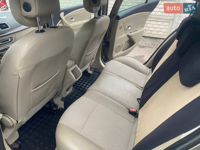 Серый Рено Меган, объемом двигателя 1.46 л и пробегом 230 тыс. км за 6999 $, фото 11 на Automoto.ua