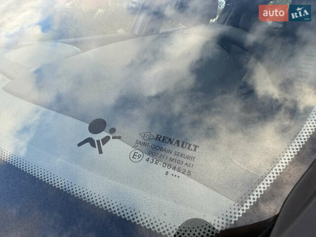 Серый Рено Меган, объемом двигателя 1.6 л и пробегом 153 тыс. км за 7650 $, фото 44 на Automoto.ua