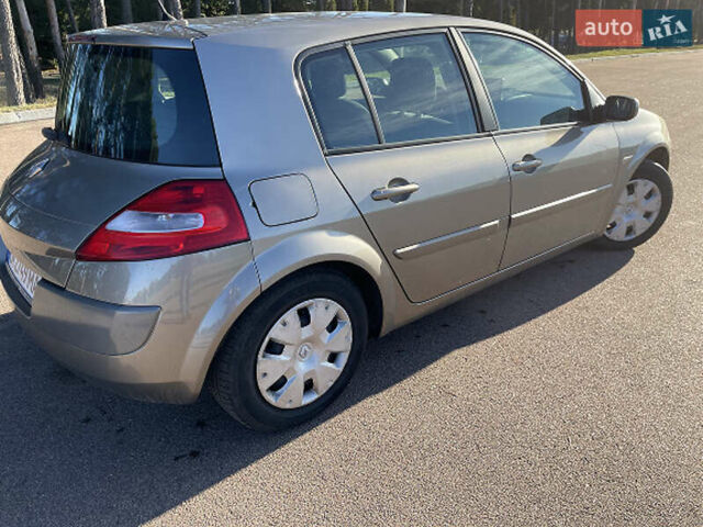 Серый Рено Меган, объемом двигателя 1.6 л и пробегом 188 тыс. км за 4400 $, фото 1 на Automoto.ua