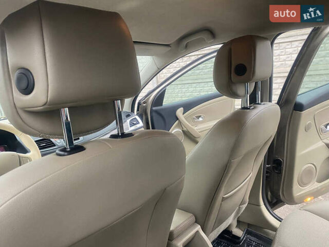 Серый Рено Меган, объемом двигателя 1.46 л и пробегом 230 тыс. км за 6999 $, фото 12 на Automoto.ua