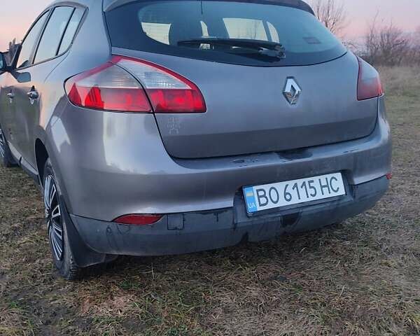 Сірий Рено Меган, об'ємом двигуна 1.46 л та пробігом 290 тис. км за 5300 $, фото 3 на Automoto.ua