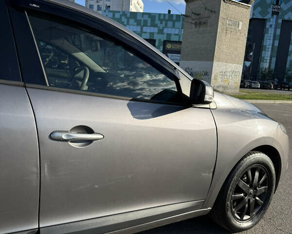 Серый Рено Меган, объемом двигателя 1.9 л и пробегом 238 тыс. км за 5400 $, фото 15 на Automoto.ua