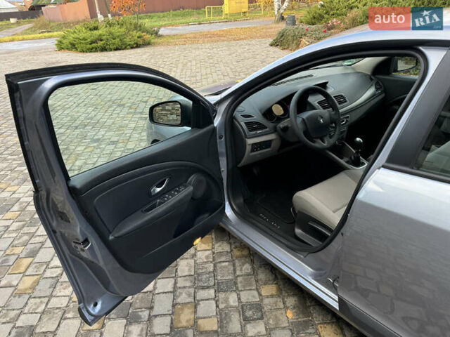 Серый Рено Меган, объемом двигателя 1.6 л и пробегом 153 тыс. км за 7650 $, фото 19 на Automoto.ua