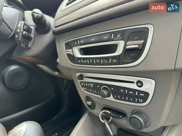 Серый Рено Меган, объемом двигателя 1.6 л и пробегом 153 тыс. км за 7650 $, фото 39 на Automoto.ua