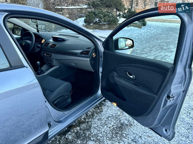 Серый Рено Меган, объемом двигателя 1.6 л и пробегом 153 тыс. км за 7550 $, фото 48 на Automoto.ua