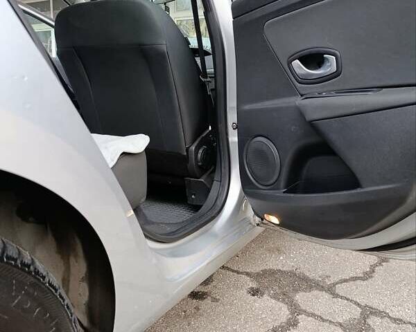 Серый Рено Меган, объемом двигателя 1.6 л и пробегом 176 тыс. км за 6700 $, фото 20 на Automoto.ua