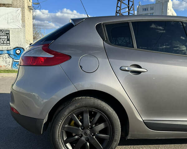 Серый Рено Меган, объемом двигателя 1.9 л и пробегом 238 тыс. км за 5400 $, фото 10 на Automoto.ua