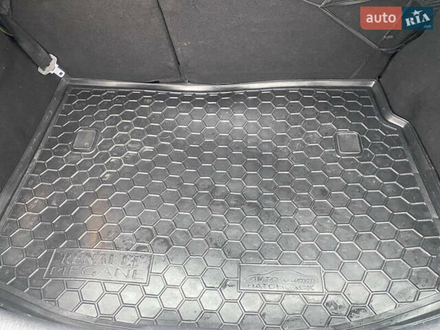 Серый Рено Меган, объемом двигателя 1.46 л и пробегом 230 тыс. км за 6999 $, фото 15 на Automoto.ua