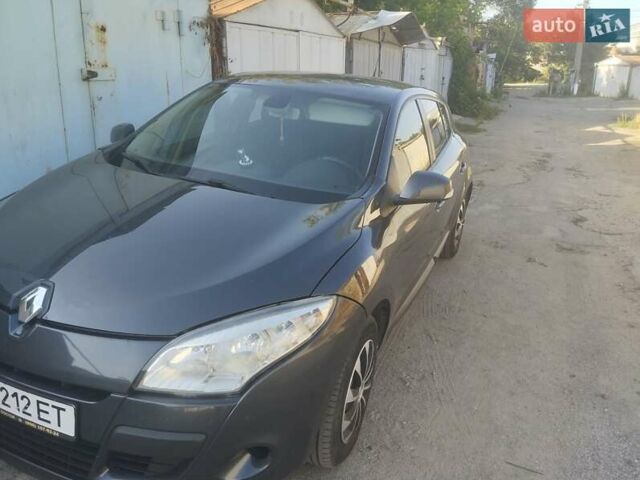 Рено Меган 2008 в Днепре (Днепропетровске) на Automoto.ua Серый Рено Меган, объемом двигателя 1.46 л и пробегом 330 тыс. км за 6500 $, фото 2 на Automoto.ua
