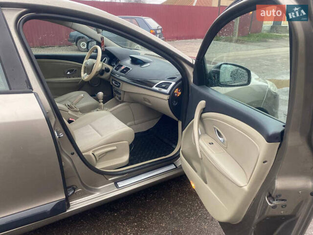 Серый Рено Меган, объемом двигателя 1.46 л и пробегом 230 тыс. км за 6999 $, фото 6 на Automoto.ua