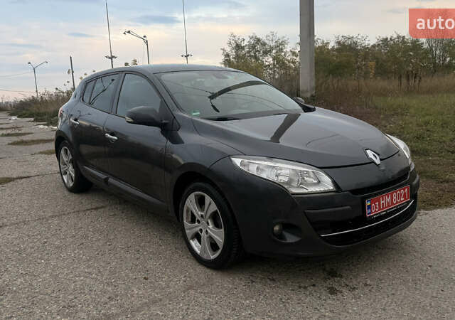 Рено Меган 2008 в Харькове на Automoto.ua Серый Рено Меган, объемом двигателя 1.6 л и пробегом 192 тыс. км за 6000 $, фото 1 на Automoto.ua