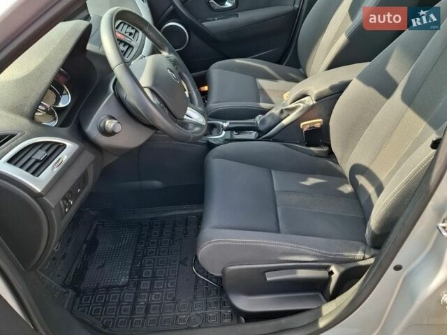 Серый Рено Меган, объемом двигателя 1.9 л и пробегом 204 тыс. км за 5750 $, фото 18 на Automoto.ua