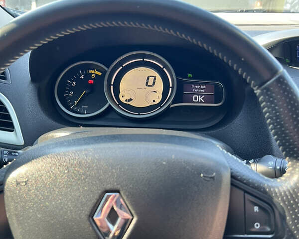 Рено Меган 2008 в Владимир-Волынский на Automoto.ua Серый Рено Меган, объемом двигателя 1.5 л и пробегом 248 тыс. км за 6100 $, фото 12 на Automoto.ua