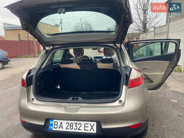 Серый Рено Меган, объемом двигателя 1.46 л и пробегом 230 тыс. км за 6999 $, фото 5 на Automoto.ua