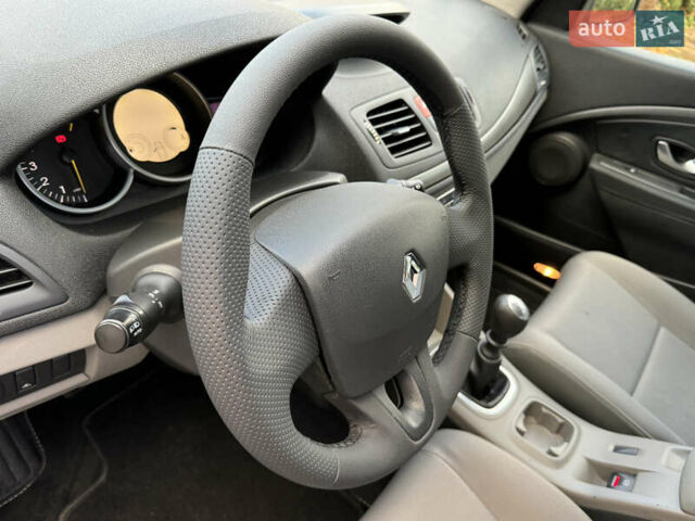 Серый Рено Меган, объемом двигателя 1.6 л и пробегом 153 тыс. км за 7650 $, фото 20 на Automoto.ua